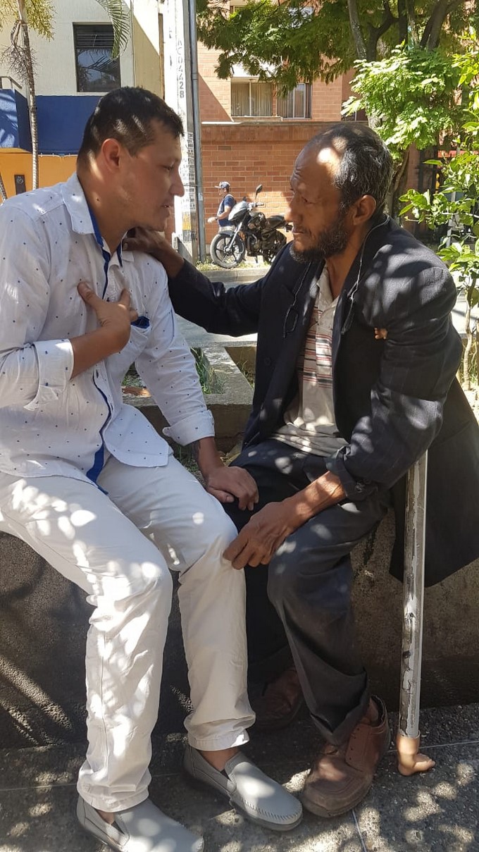 Después de 20 años. El conmovedor encuentro entre un patrullero de la Policía y su padre