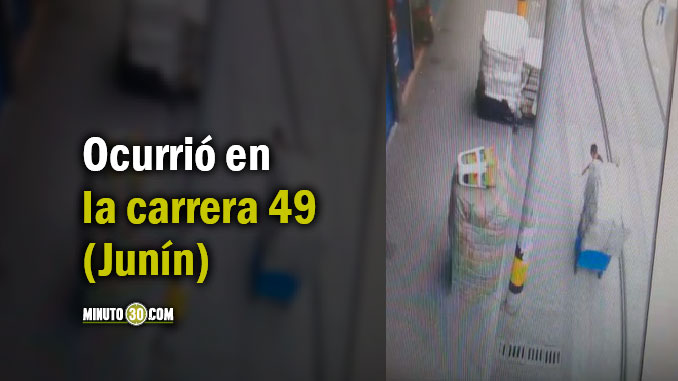 ¡Se llevó todo el negocio! Así fue captado un presunto ladrón en el centro - VIDEO