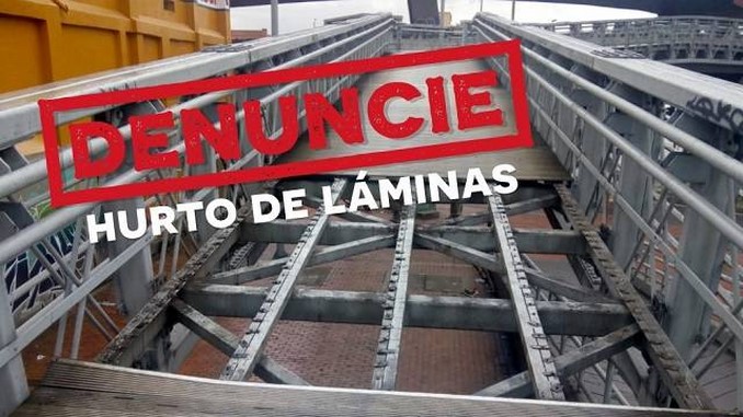Denuncian el robo continuo de láminas en puentes peatonales de Bogotá