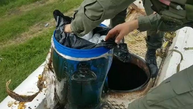 En un carrotanque estaba oculta una tonelada de marihuana. Fue descubierta en una vía del Valle