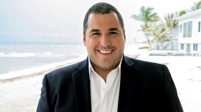 La obra de un artista plástico colomboestadounidense está acaparando miradas en Dubái