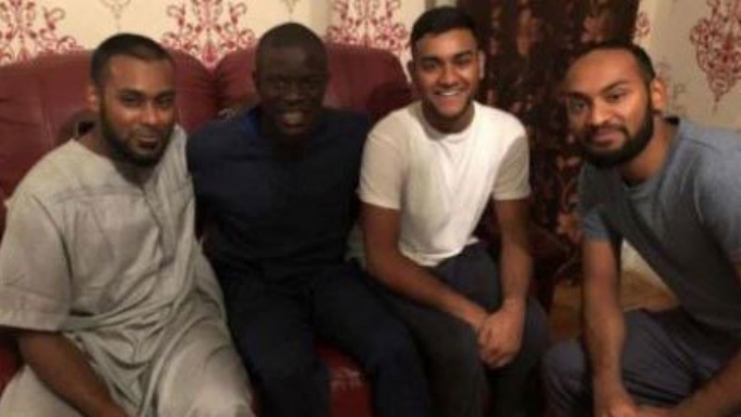 Campeón del Mundial Rusia comió y jugó FIFA con desconocidos después de que lo dejara el tren 3 Kante Copa Mundo 02