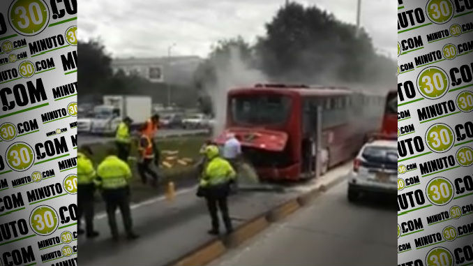 VIDEO: Bus de Transmilenio se incendió en la Autopista Norte