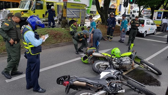 Policías en moto se accidentaron en la avenida El Poblado