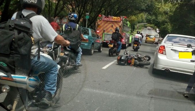Accidente en Robledo dejó un motociclista lesionado