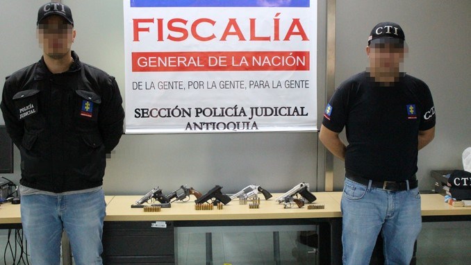 Descubren caleta con armas de 'Las Convivir' en parqueadero del sector de Villanueva
