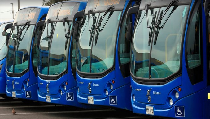 VIDEO: El crudo instante en el que un ciclista queda bajo las llantas de un bus del SITP