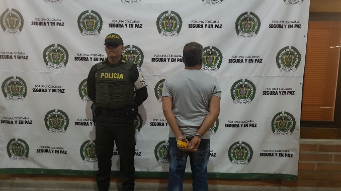 Capturaron a un hombre en Medellín por comercializar licor de contrabando