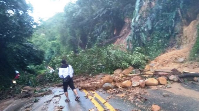 Por derrumbes permanece cerrada la autopista Medellín - Bogotá en el Oriente antioqueño