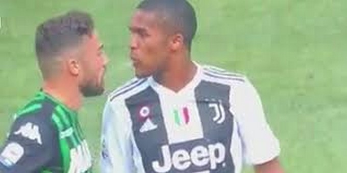 douglas costa escupitajo Copiar