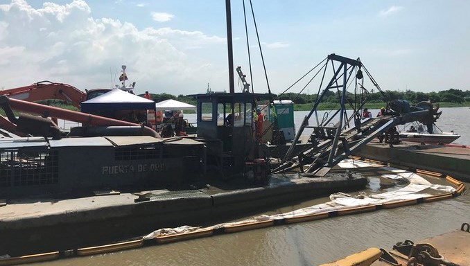 Con éxito fue rescatada la draga Puerta de Oro que se había hundido en el río Magdalena