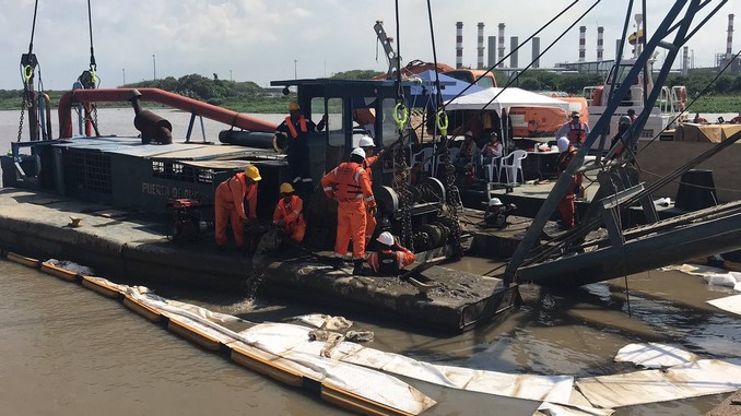 Con éxito fue rescatada la draga Puerta de Oro que se había hundido en el río Magdalena