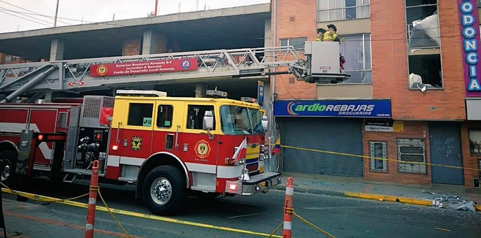 Explosión cerca a estación de servicio en Bogotá. Varias viviendas resultaron afectadas