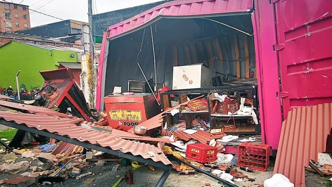 VIDEO Y FOTOS: Explosión cerca a estación de servicio en Bogotá. Varias viviendas resultaron afectadas