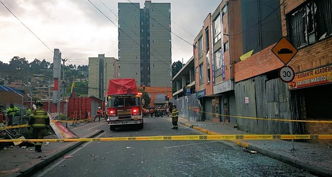 Explosión cerca a estación de servicio en Bogotá. Varias viviendas resultaron afectadas