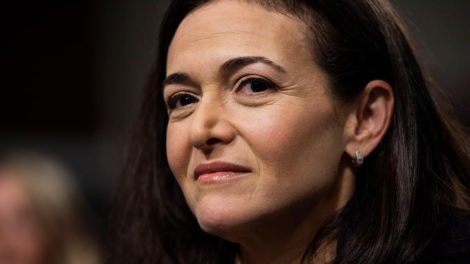 Facebook asegura al Senado de EE.UU. que está “en guerra” contra las cuentas falsas