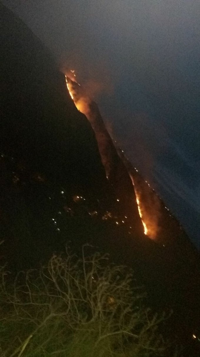 Siguen las labores para controlar incendio en el cerro Cristo Rey de Cali