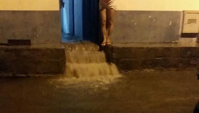 Casas inundadas y derrumbes en vías dejó el fuerte aguacero en el municipio de San Luis