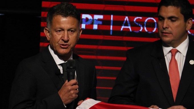 Osorio fue presentado en Paraguay para "poder liderar, gestionar y aportar" en la ruta al próximo mundial 3 juan carlos osorio dt paraguay 1 Copiar