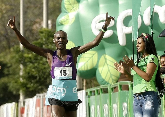 El keniano atropellado en Maratón de Medellín ya había ganado la carrera en 2015. FOTO 2 keniano