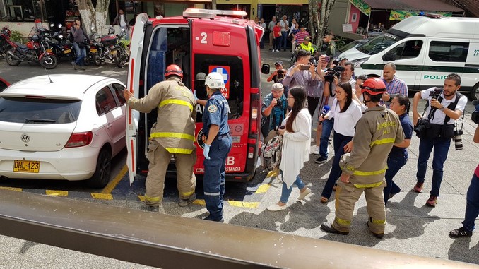 Momentos de pánico vivieron tres personas que quedaron atrapadas en ascensor de la Torre de Cali