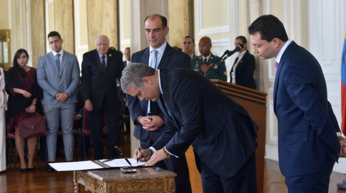 "Derrotar la corrupción", la petición del presidente Duque al nuevo contralor general