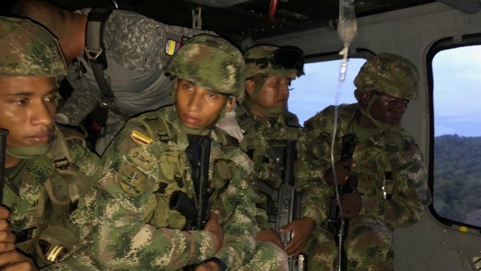 En un helicóptero de la Fuerza Aérea fueron evacuados nueve soldados con síntomas de enfermedades tropicales