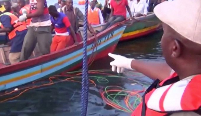 En accidente de ferri que deja 196 muertos, encontraron un hombre vivo