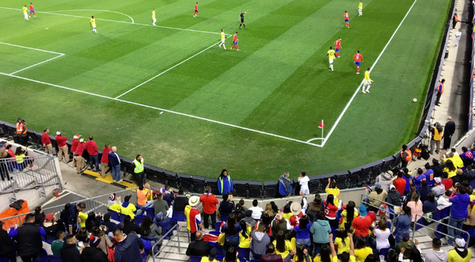 EN FOTO: En pleno amistoso contra Costa Rica hinchas de la tricolor sacaron el polemico meme de Pablo Escobar 1 Colombia Costa Rica