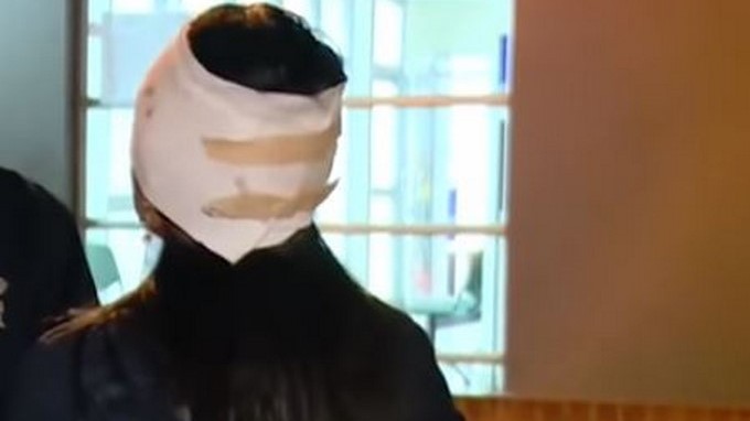 VIDEO: Un sujeto le cortó la cara con bisturí por no darle espacio en el Transmilenio