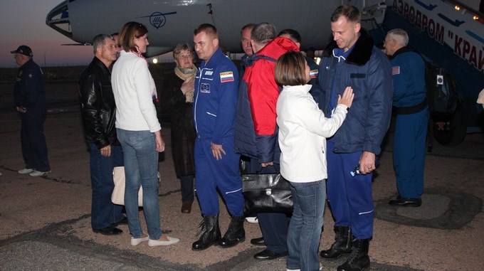Los astronautas rescatados de la nave Soyuz están ya con sus familias, según la NASA 3 astrounatas rescatados encuentros familiares