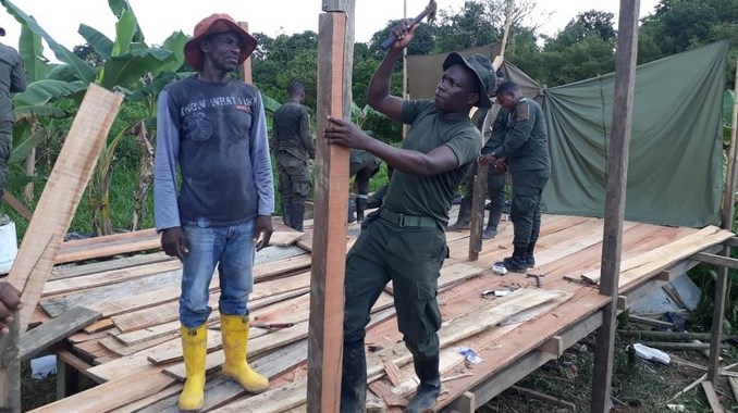 Policías construyeron una vivienda a familia vulnerable en Quibdó, Chocó