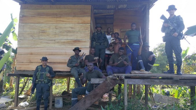 Policías construyeron una vivienda a familia vulnerable en Quibdó, Chocó