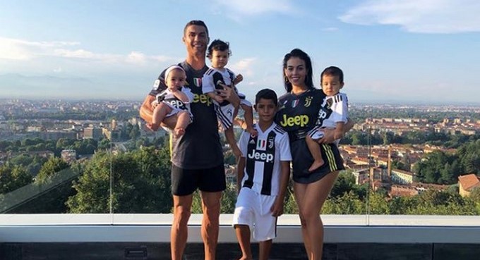 Cristiano Ronaldo y familia/ Tomada de Instagram: @cristiano