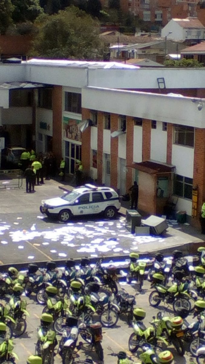 Nueve heridos, entre ellos dos policías, dejó un intento de fuga en la estación de Policía de Suba en Bogotá