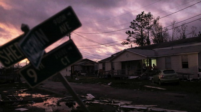 Dejando a su paso muerte y destrucción, Michael avanza hacia el Atlántico