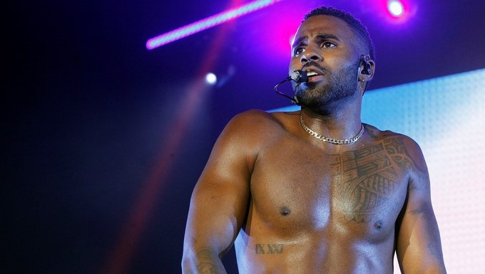 El artista estadounidense Jason Derulo debuta en los escenarios españoles con un concierto en el multitudinario WiZink Center madrileño, antes de poner rumbo a Barcelona para presentar también allí éxitos como "Want to want me". EFE