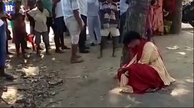 VIDEO: Una joven musulmana es atada a un árbol y es azotada por escapar con su novio hindú 1 joven musulmana atada azotada en arbol por escapar con hindu