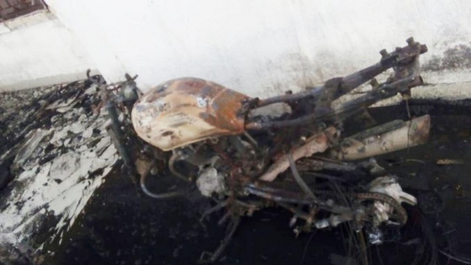 Moto provocó incendio en una vivienda en Barranquilla. Un hombre resultó herido