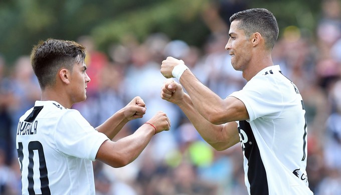 paulo dybala y cristiano ronaldo Copiar