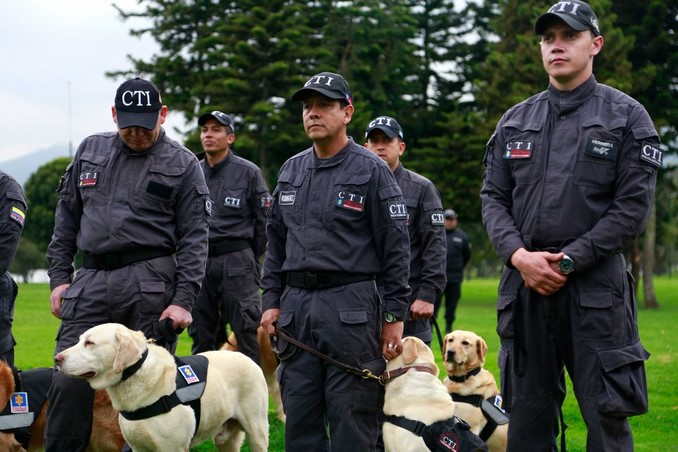 La Alcaldía de Bogotá condecoró a caninos de Fiscalía por su servicio