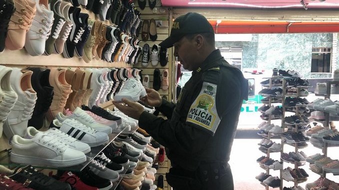 En el centro de Medellín las autoridades incautaron más $202 millones en mercancía de contrabando