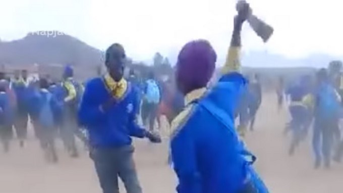 VIDEO: Tremenda trifulca protagonizaron estudiantes de colegio que se enfrentaron hasta con machetes