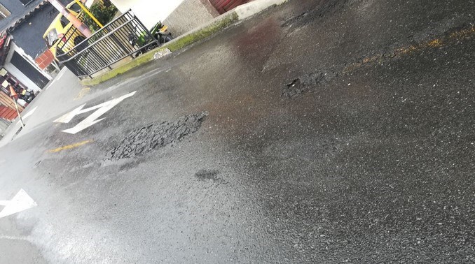 Habitantes de Villatina piden una rápida intervención por daño en tubería de aguas residuales