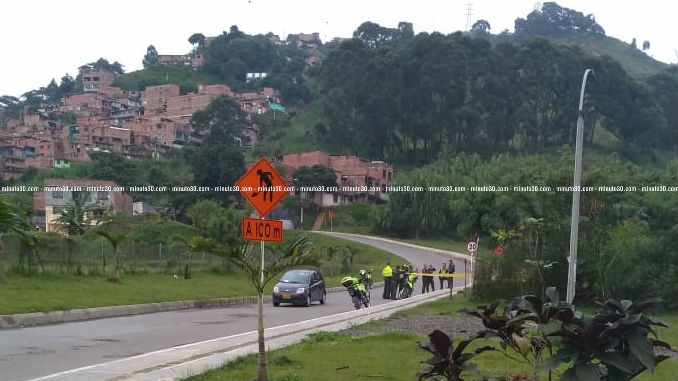 FOTOS: Baleado y con un cartel que decía "Por rata" abandonaron cuerpo en Itagüí 3 Homicidio_El_Porvenir_1