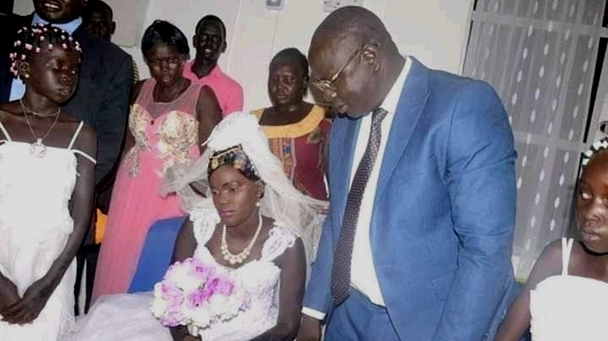 Indignación por joven de 17 años que fue subastada por sus padres en Facebook por 530 vacas, 3 carros y 10 mil dólares