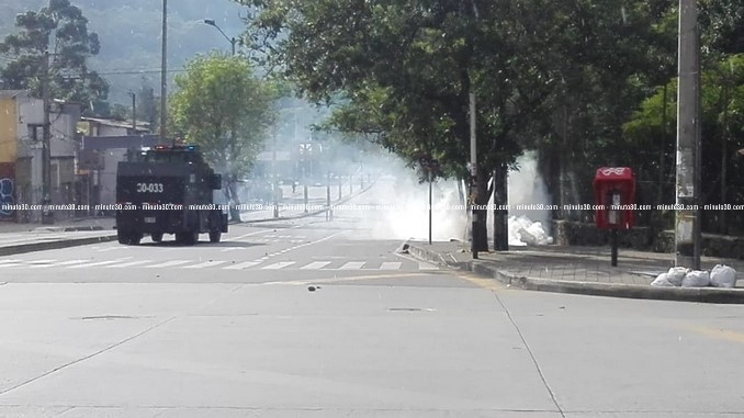 FOTOS: Fuertes enfrentamientos entre manifestantes y el ESMAD en la UdeA