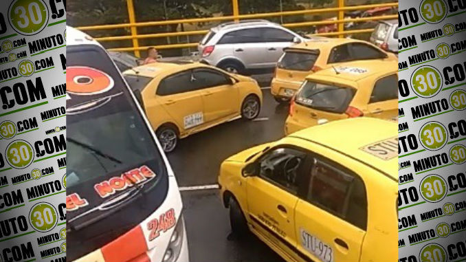 VIDEO: Protestas en las afueras de la UNAL generan caos vehicular en sector Punto Cero