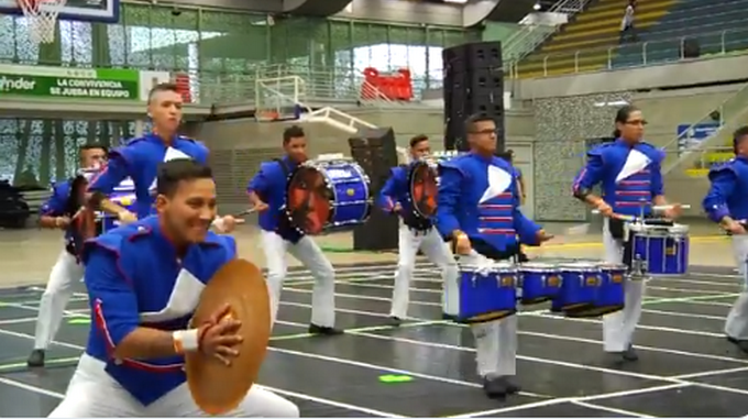 Bandas de marcha musical le dan la bienvenida a la Navidad en Medellín 1 banda musical