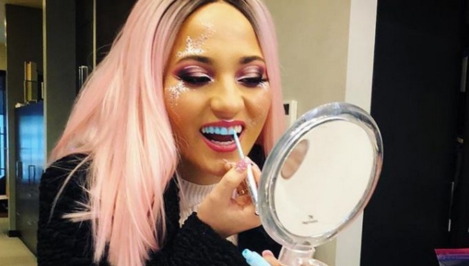 FOTOS: ¡El arcoiris se toma los dientes! Ahora pintan la dentadura con esmalte